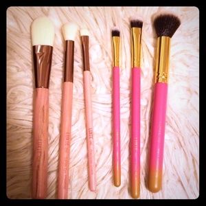 NEW MAKEUP BRUSHES